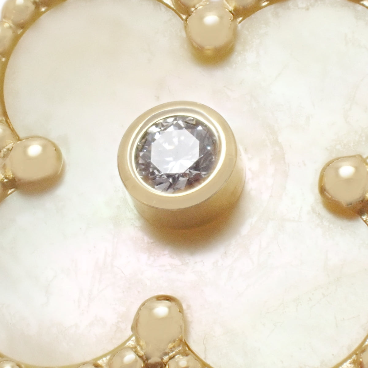 复古阿罕布拉吊坠，镶有钻石和金贝壳，D0.05，18K 黄金，YG 1PD，2018 年圣诞限量版