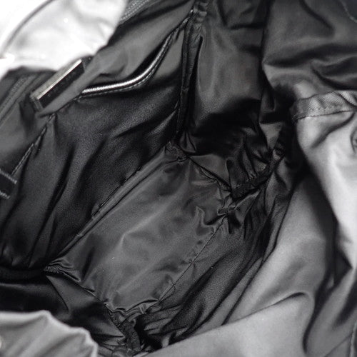 Re-Nylon xサフィアーノレザー バックパック デイリー 三角ロゴ ナイロン サフィアーノレザー NERO ネロ 2VZ135_2DMG_F0002_V_HOL(2024年2月現在現行品)