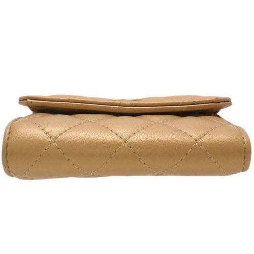 Matelasse Coco Mark 标志性印花小羊皮三折迷你钱包 AP0544