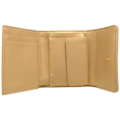 Matelasse Coco Mark 标志性印花小羊皮三折迷你钱包 AP0544