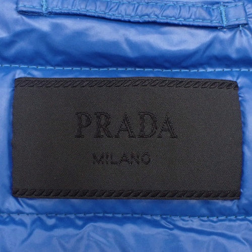 2021 款轻便羽绒服，48 码，带连帽和徽标牌