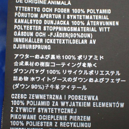 2021 款轻便羽绒服，48 码，带连帽和徽标牌