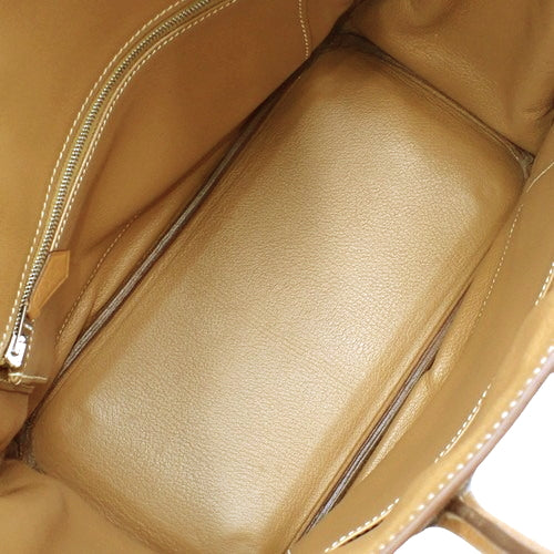 Birkin 30 采用 Taurillon Clemence 皮革制成，配有钯金配件和金色装饰。