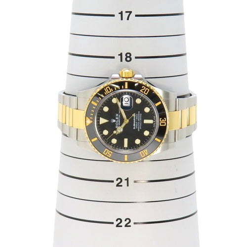 126613LN潜航者型日志型腕表，精钢/黄金材质，随机编号，自动上链，黑色表盘。