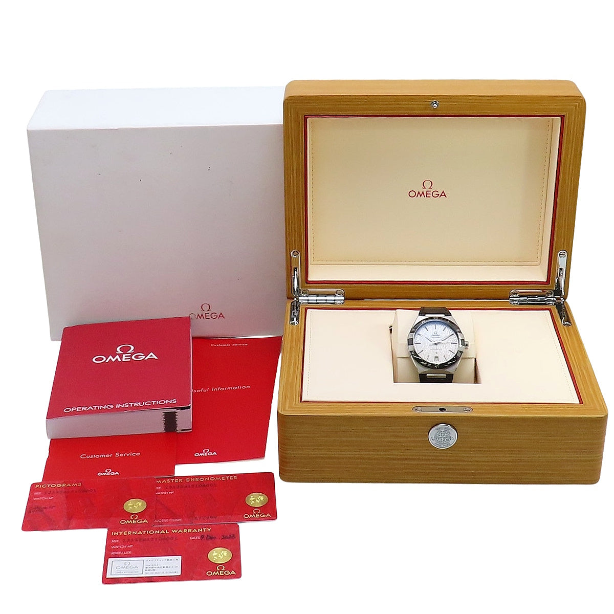 [2023 保修] 131.33.41.21.06.001 Constellation 41 不锈钢/鳄鱼皮 自动 灰色