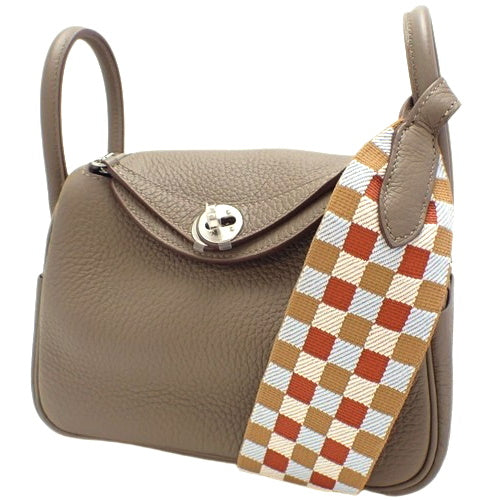 [新品] Lindy Mini Maxi-Quadrille，Taurillon Clemence 皮革，钯金五金配件，象牙色，W 印章