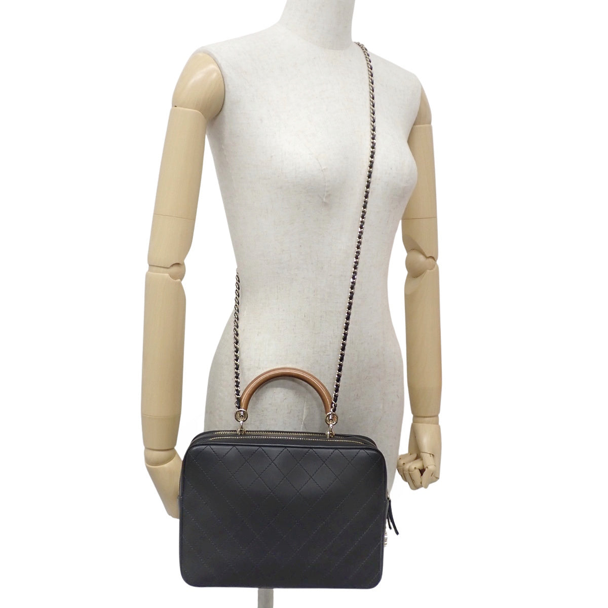 Matelassé wood handle bag in black calfskin