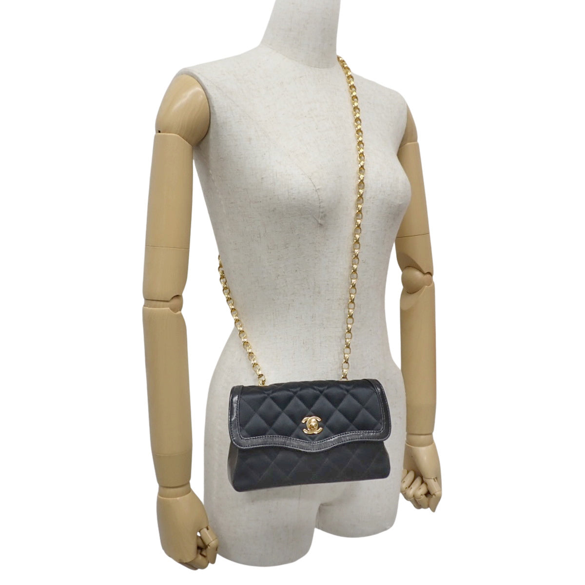 Matelasse Coco Mark Chain Shoulder Bag, Satin Lambskin, Black