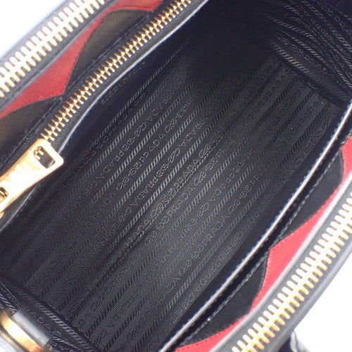 パラディグムバッグ サフィアーノレザー カーフ SAFFIANO+CITY CARF NERO/FUOCO 1BA103 2WAY ショルダーバッグ 肩掛け