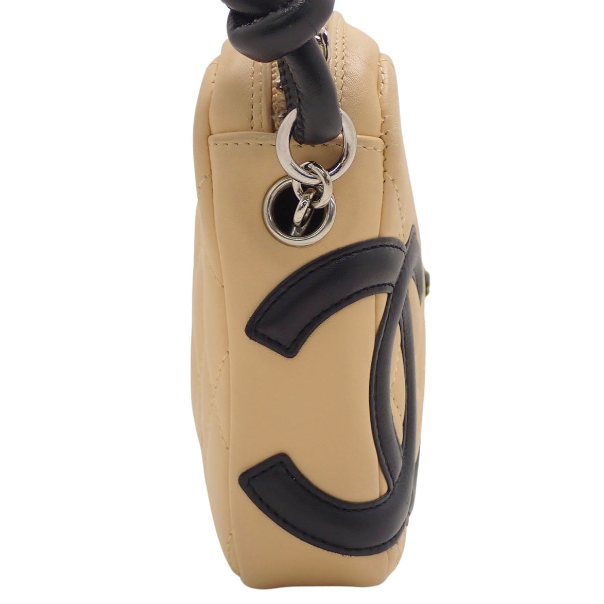 Cambon Line Matelasse Coco Mark 手提包，米色和黑色羊皮 A25175