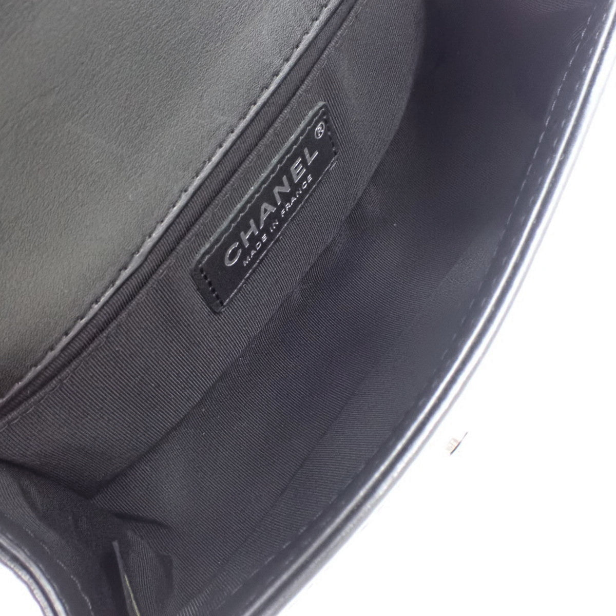 Boy Chanel V型缝线 Coco标志链条单肩包，羊皮，黑色