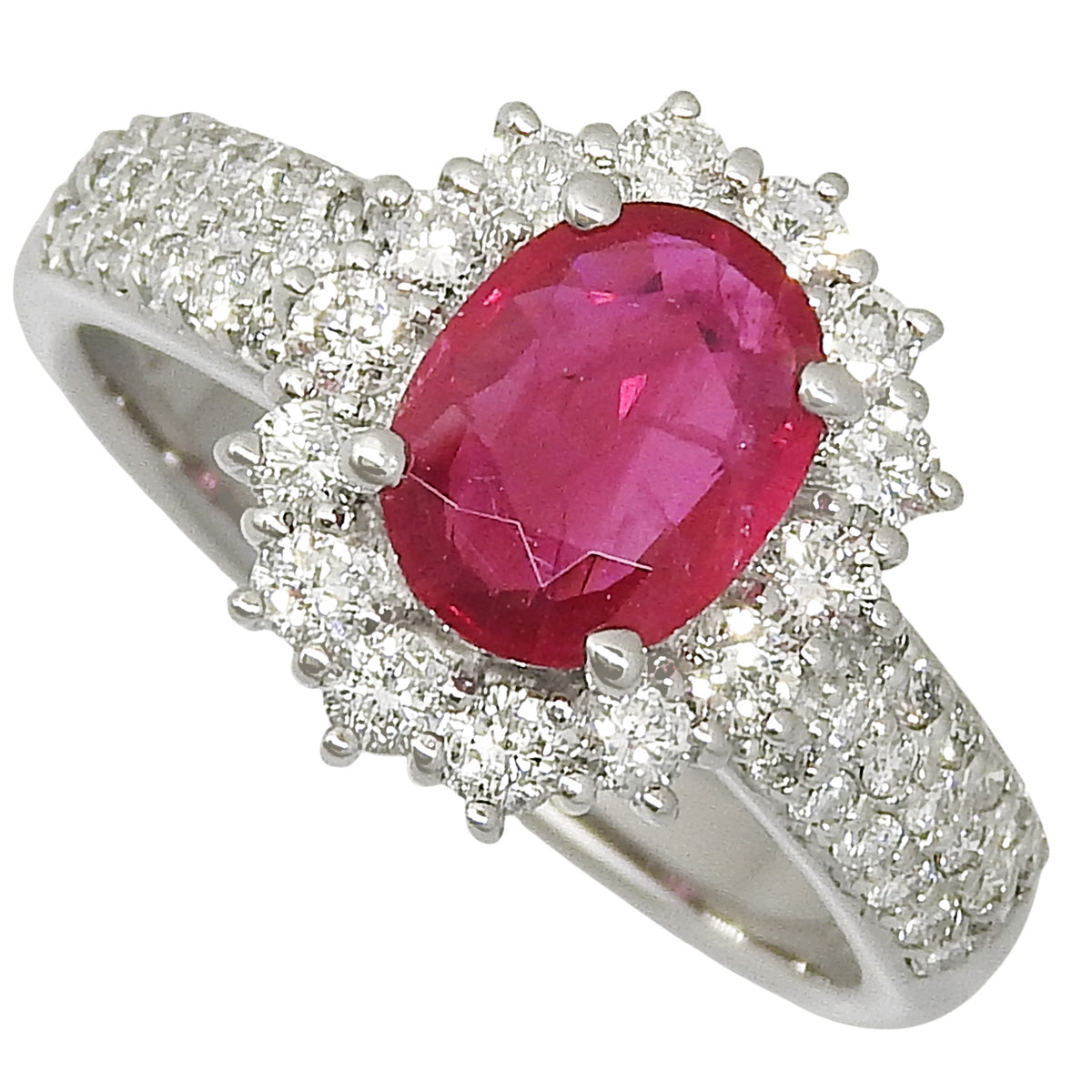 Ruby and Diamond Ring: 1.34 carats of rubies / 0.74 carats of diamonds, Pt900 platinum.