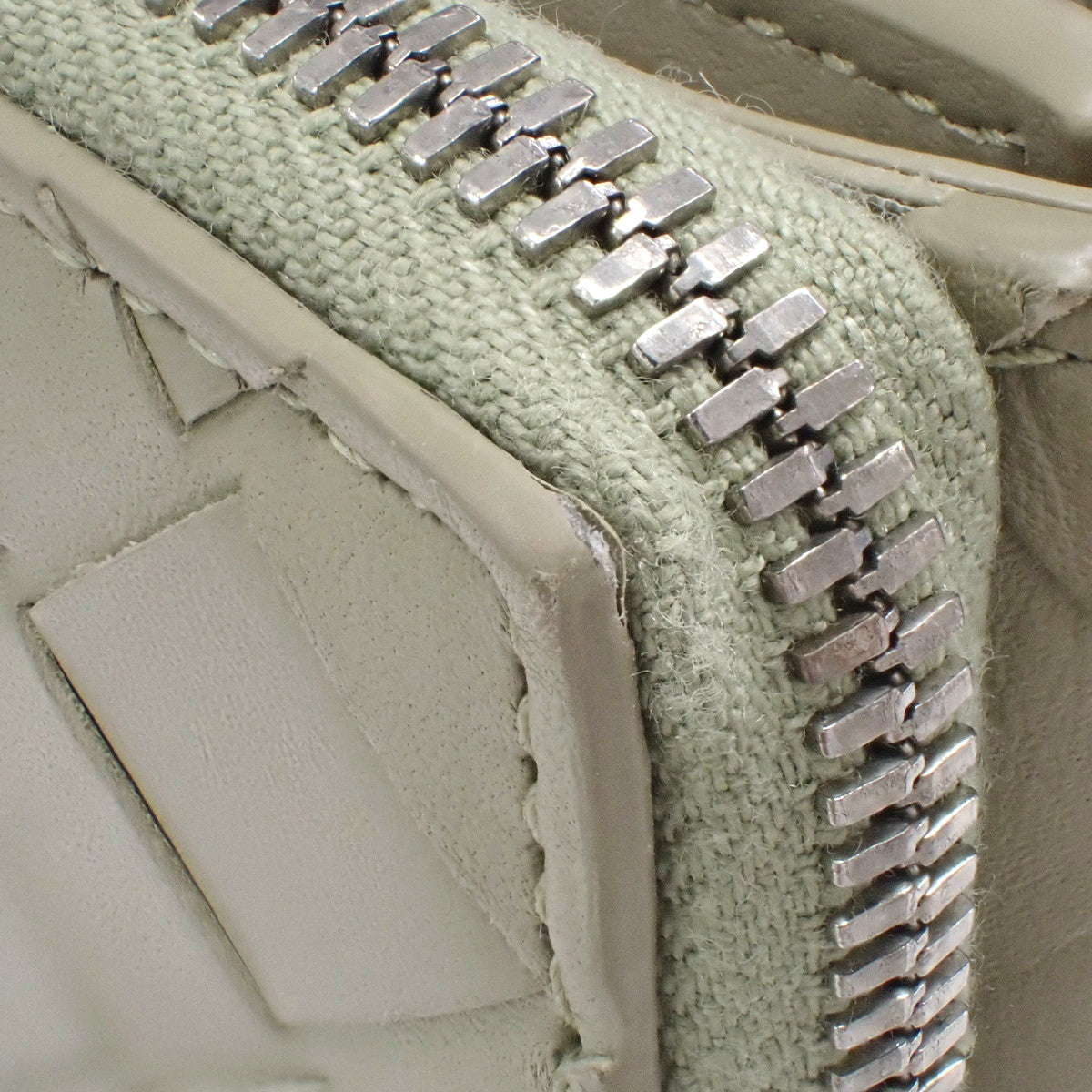 スモール イントレチャート 三つ折り ファスナーウォレット レザー