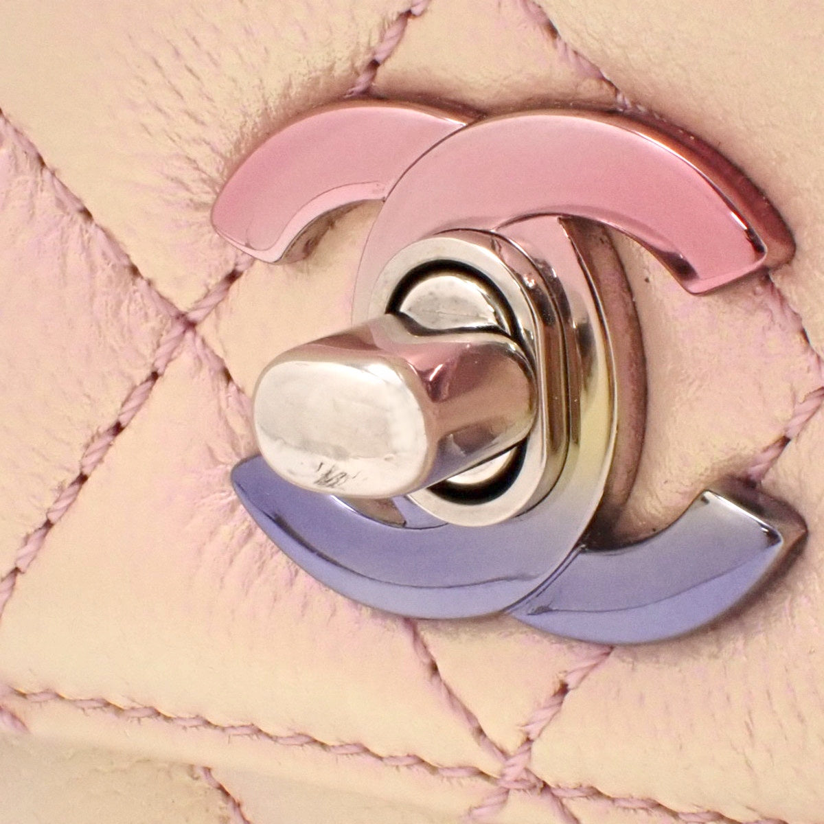 香奈儿（Chanel）Matelasse Coco Handle 19 XXS 鱼子酱皮粉色单肩包 AS2215