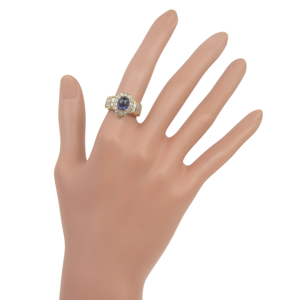 Sapphire and Diamond Ring: Sapphire/Diamond S3.68/D1.26, 18K Yellow Gold (YG)