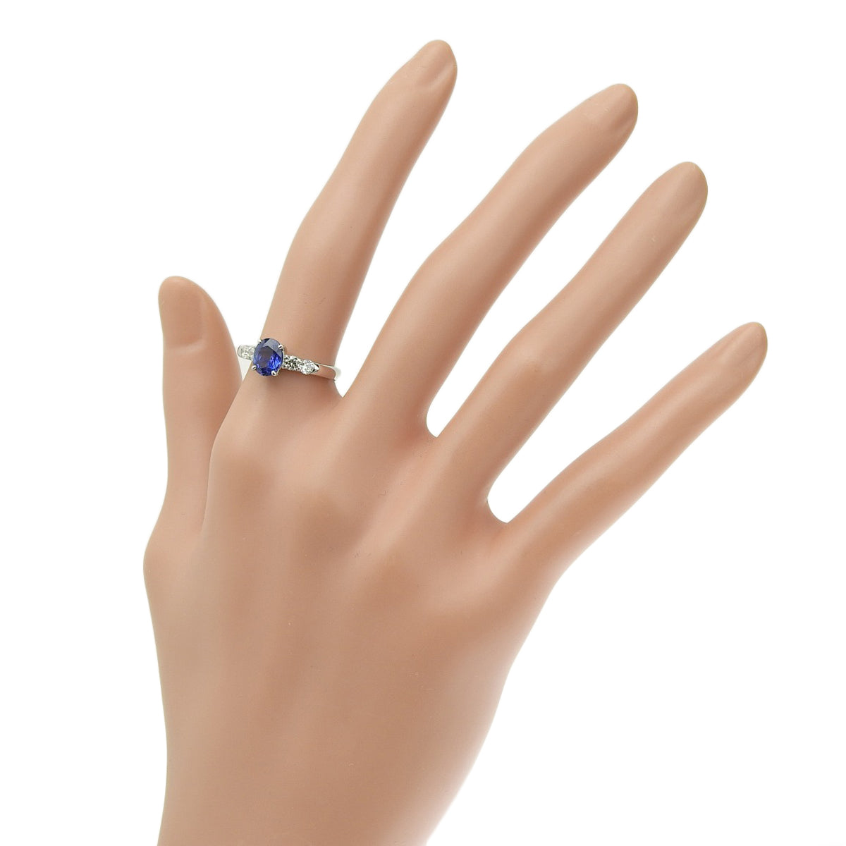 Sapphire and Diamond Ring: 1.11 carats sapphire, 0.30 carats diamonds, Platinum (Pt900)
