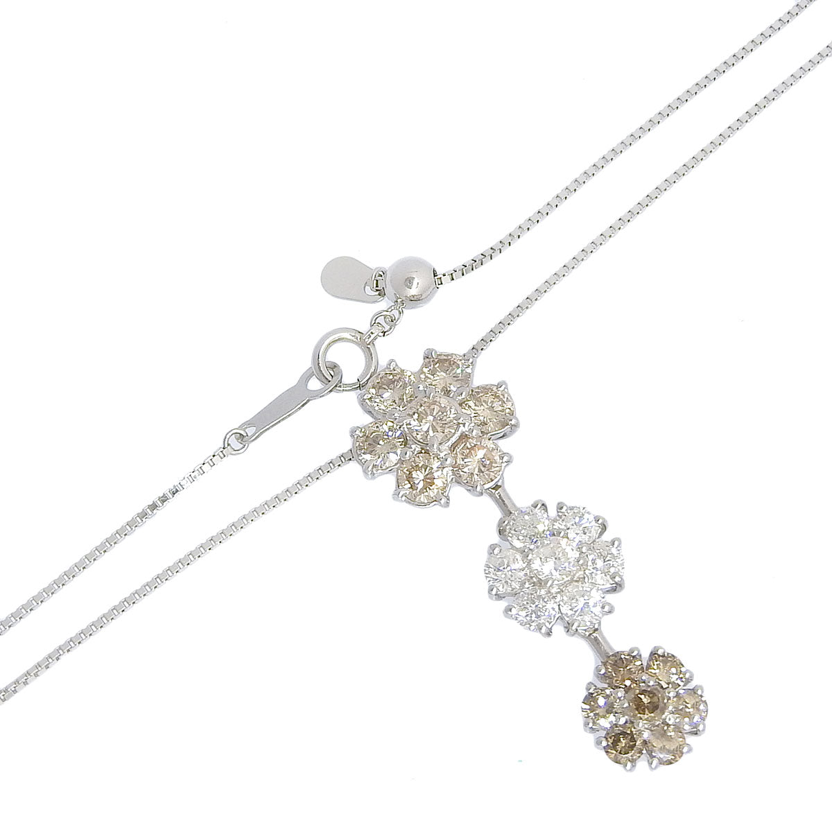 Three-flower diamond necklace, 1.42, 1.01, 0.65 carats, Pt900 platinum, Pt850 platinum.