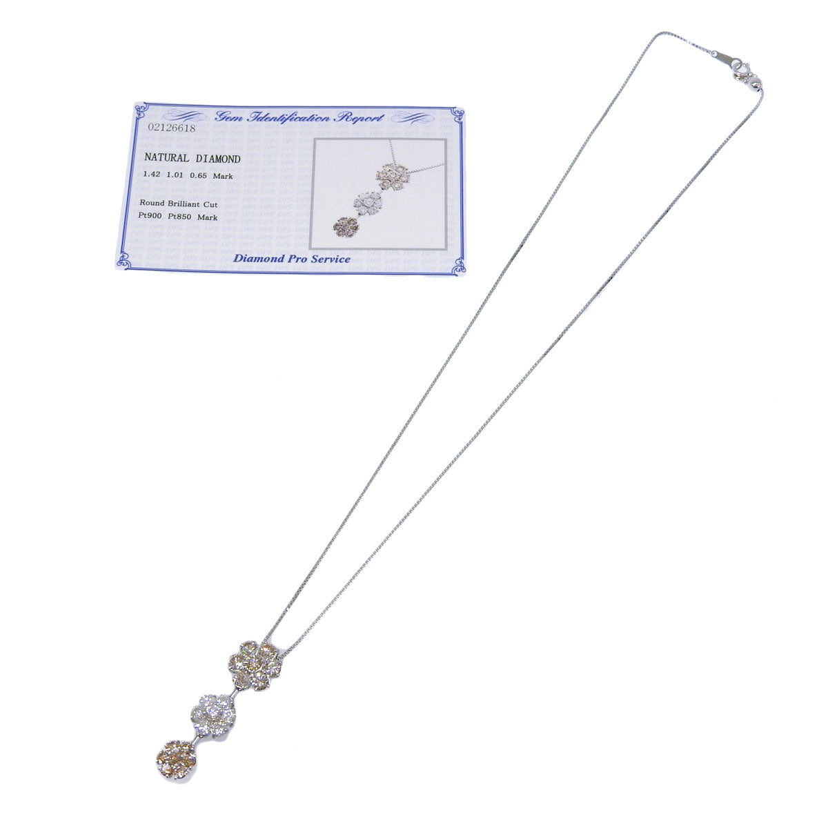 Three-flower diamond necklace, 1.42, 1.01, 0.65 carats, Pt900 platinum, Pt850 platinum.