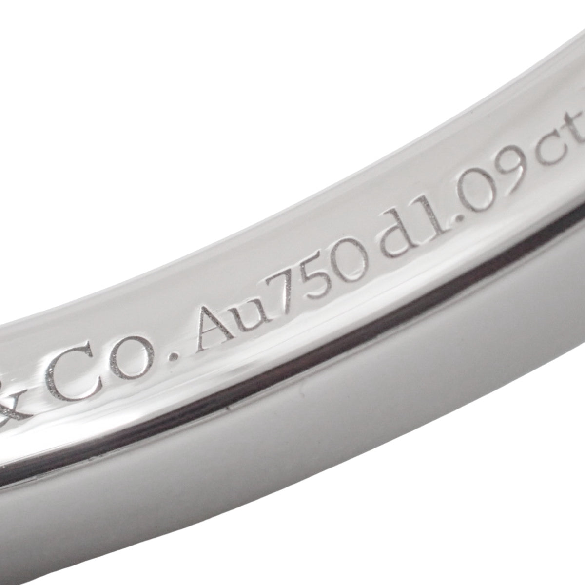 窄款手镯，镶嵌1.09克拉钻石，18K白金白金