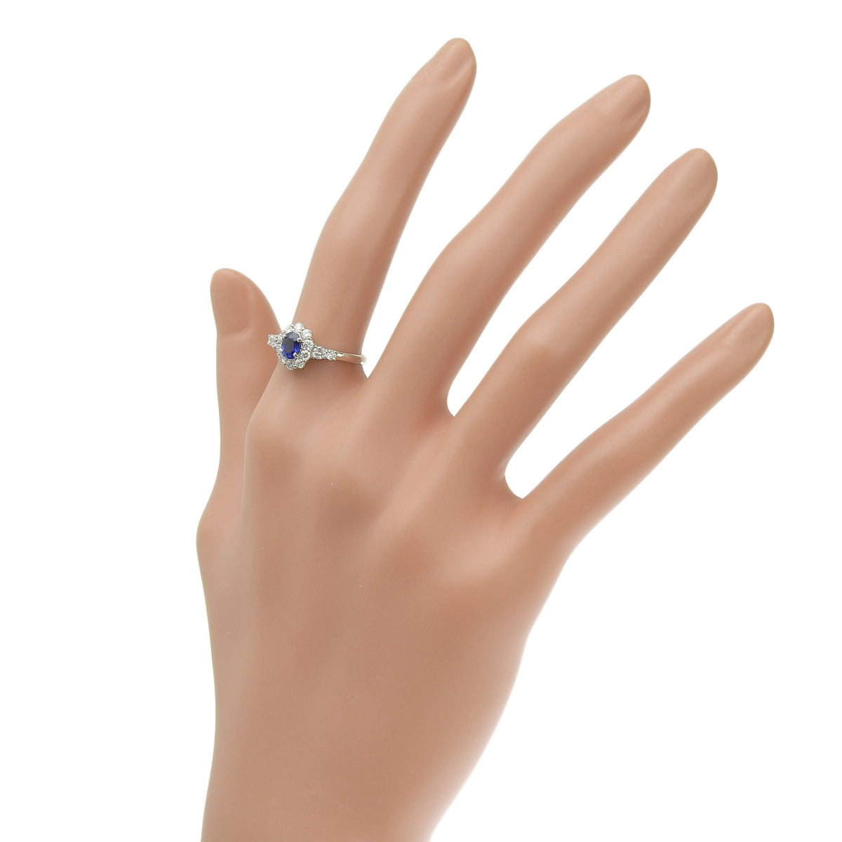 Sapphire and diamond ring in platinum Pt900