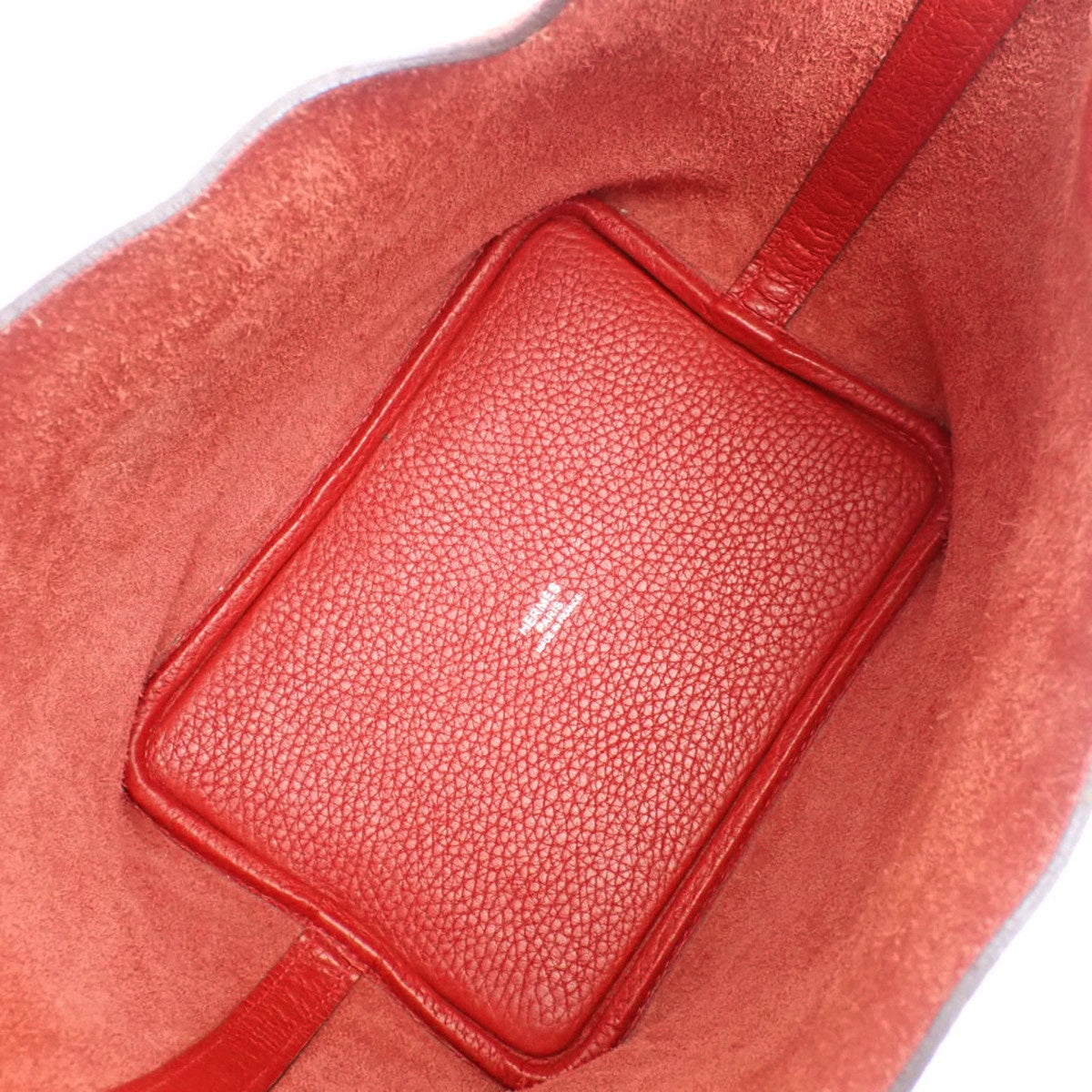 Picotin Lock PM，Taurillon Clemence 皮革，钯金配件，Rouge vif 银色配件，A 印章