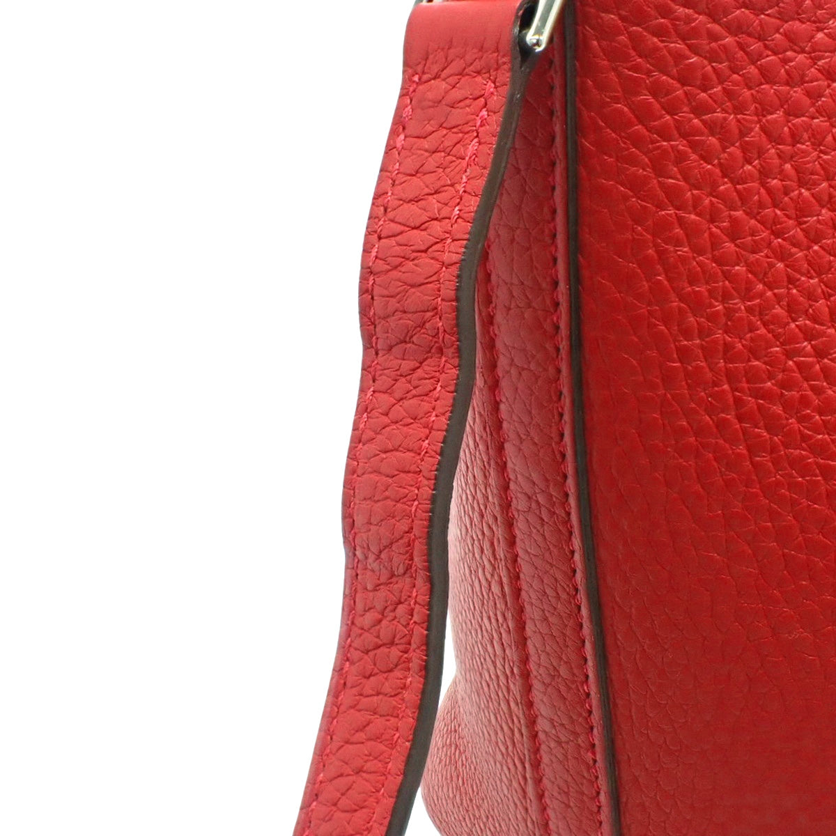 Picotin Lock PM，Taurillon Clemence 皮革，钯金配件，Rouge vif 银色配件，A 印章