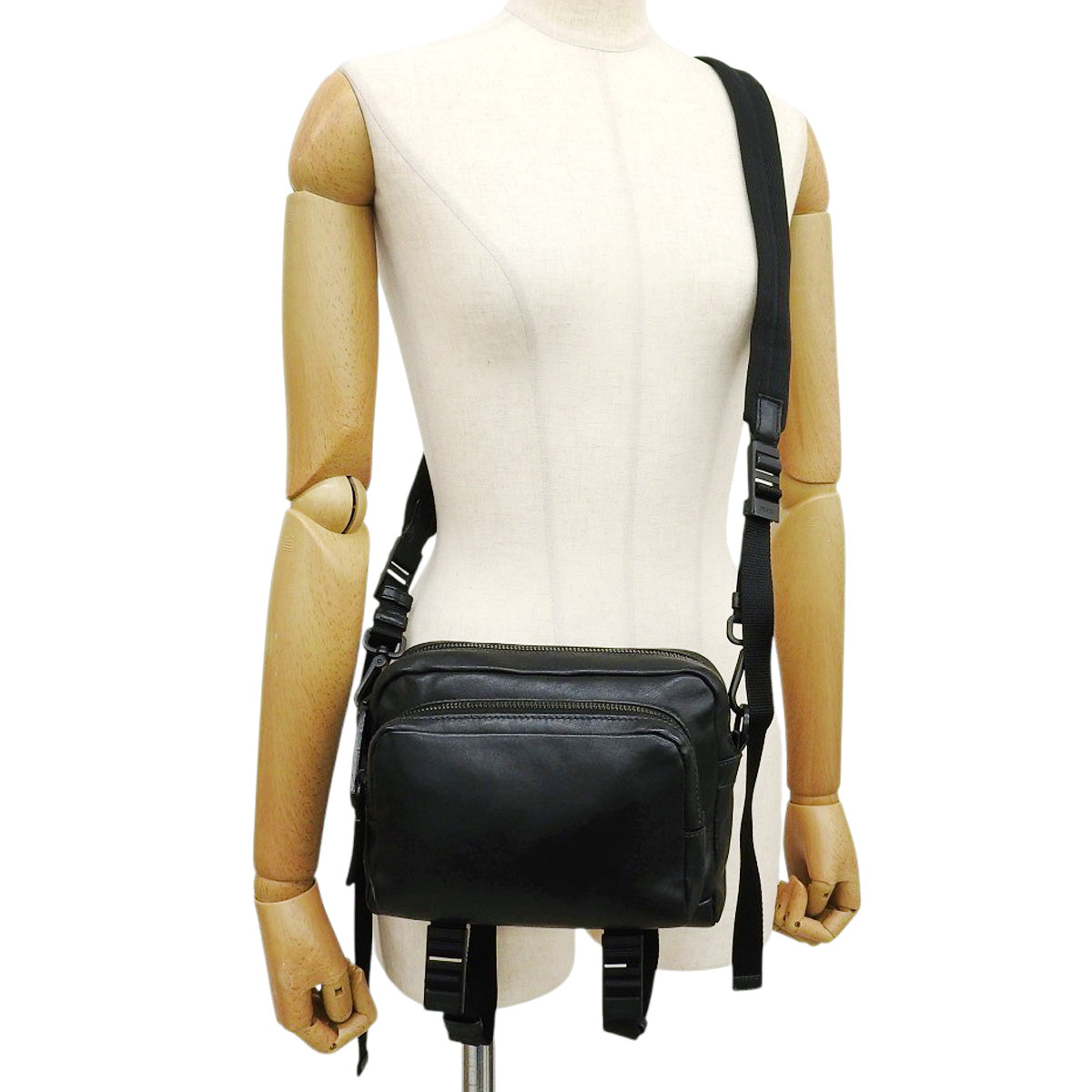 黑色小牛皮Logo铭牌单肩包 2VH043