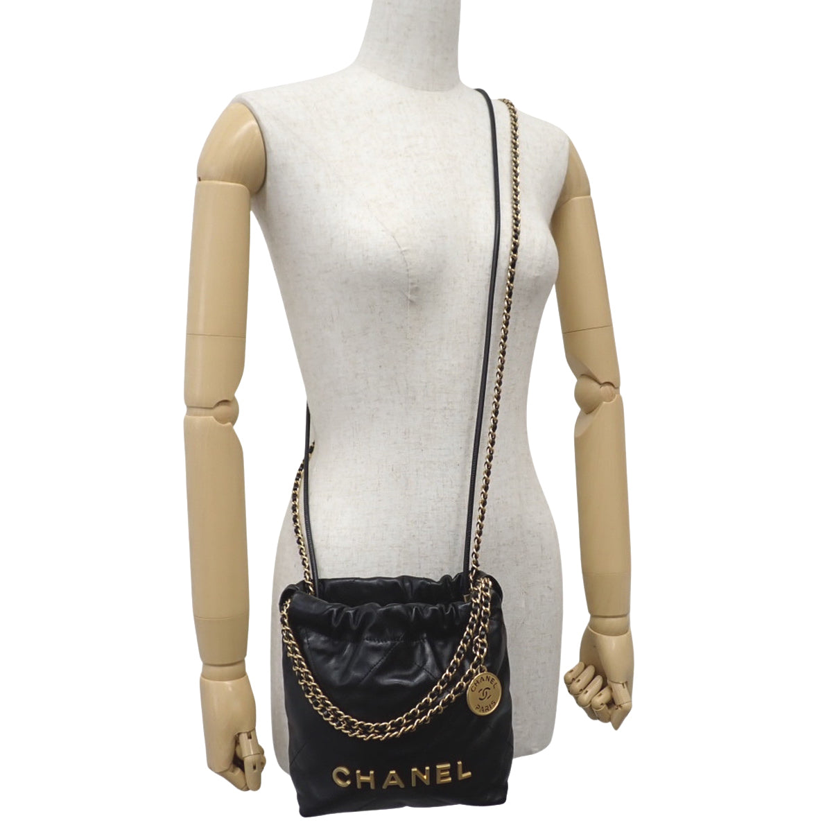 香奈儿22迷你手提包，Matelasse系列，亮面小牛皮，黑色，AS3980