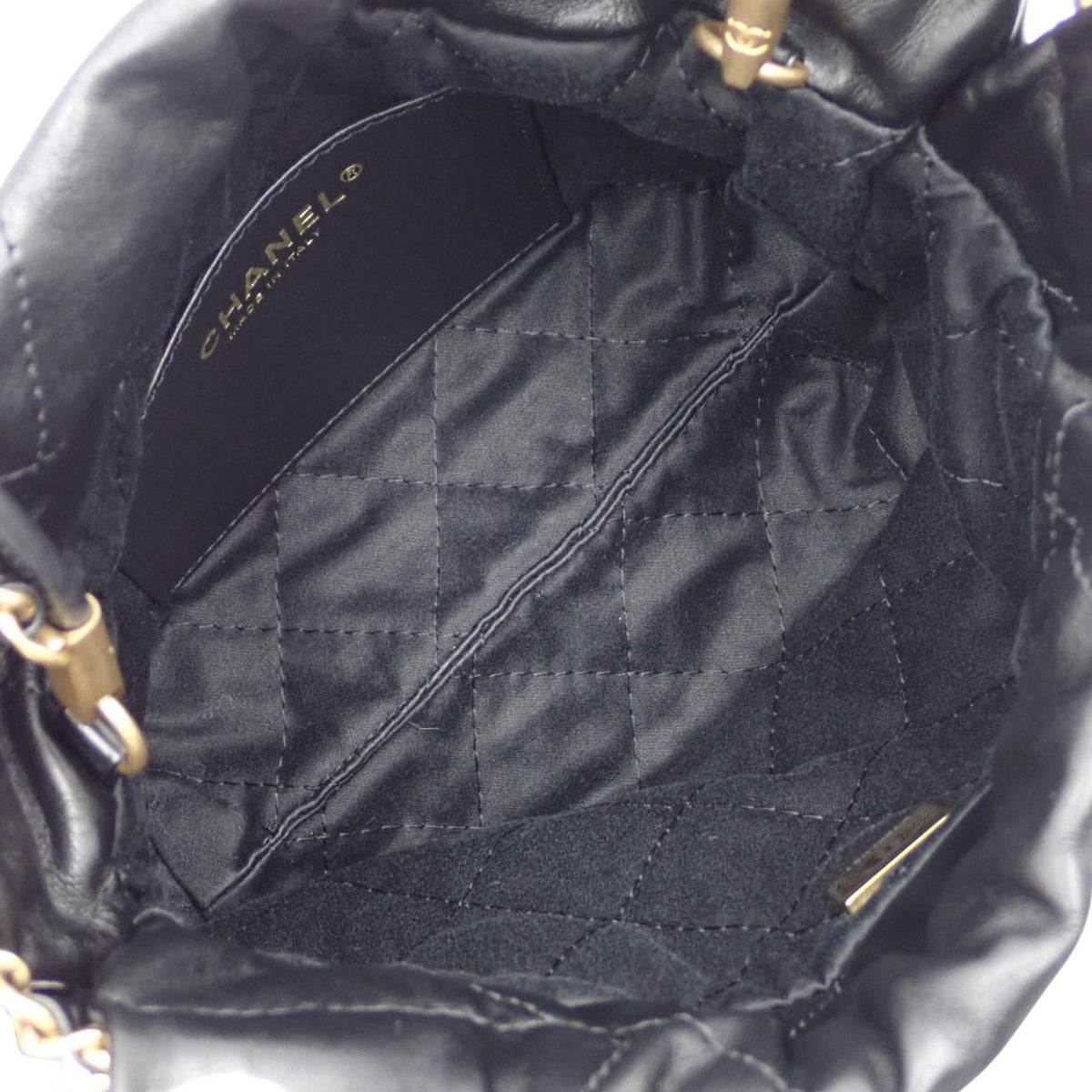 香奈儿22迷你手提包，Matelasse系列，亮面小牛皮，黑色，AS3980