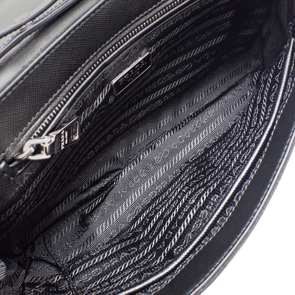 TESSUTO IMPUNTU NERO 尼龙绗缝链条单肩包，1BH584