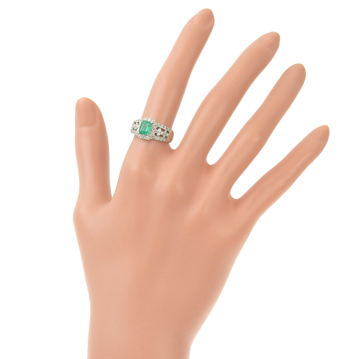 Emerald ring E0.83/D0.50 Platinum Pt900