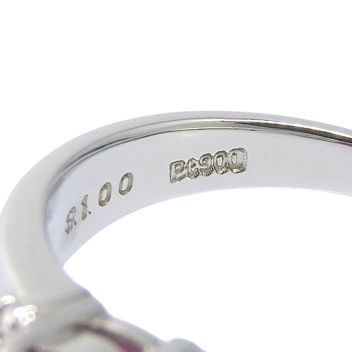 Pink sapphire and diamond ring in platinum (Pt900)