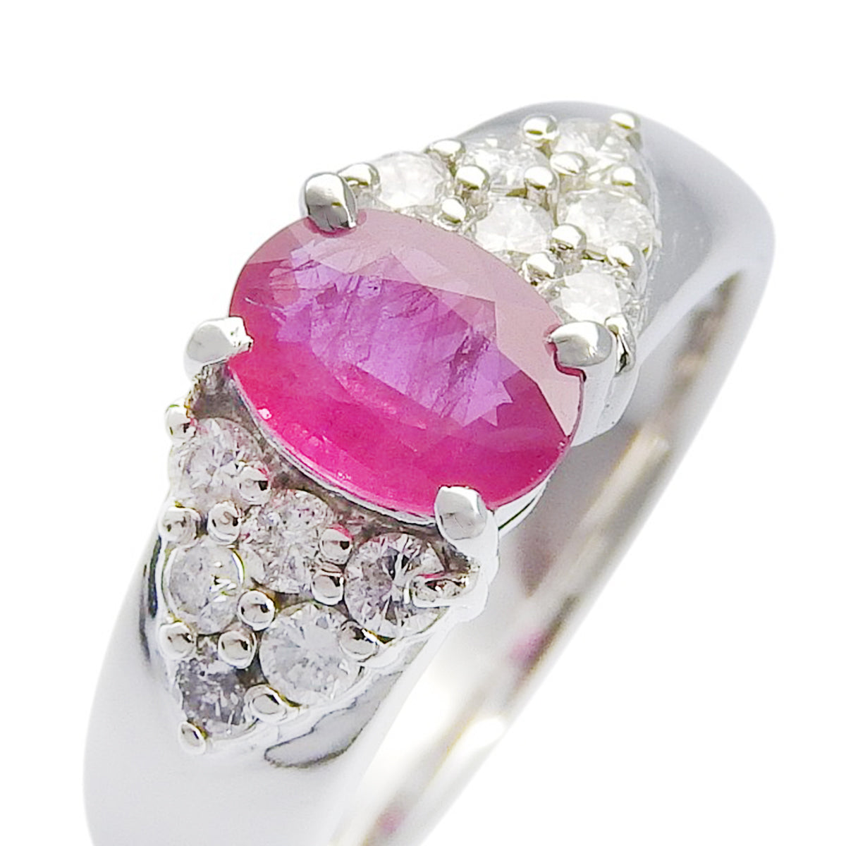 Pink sapphire and diamond ring in platinum (Pt900)