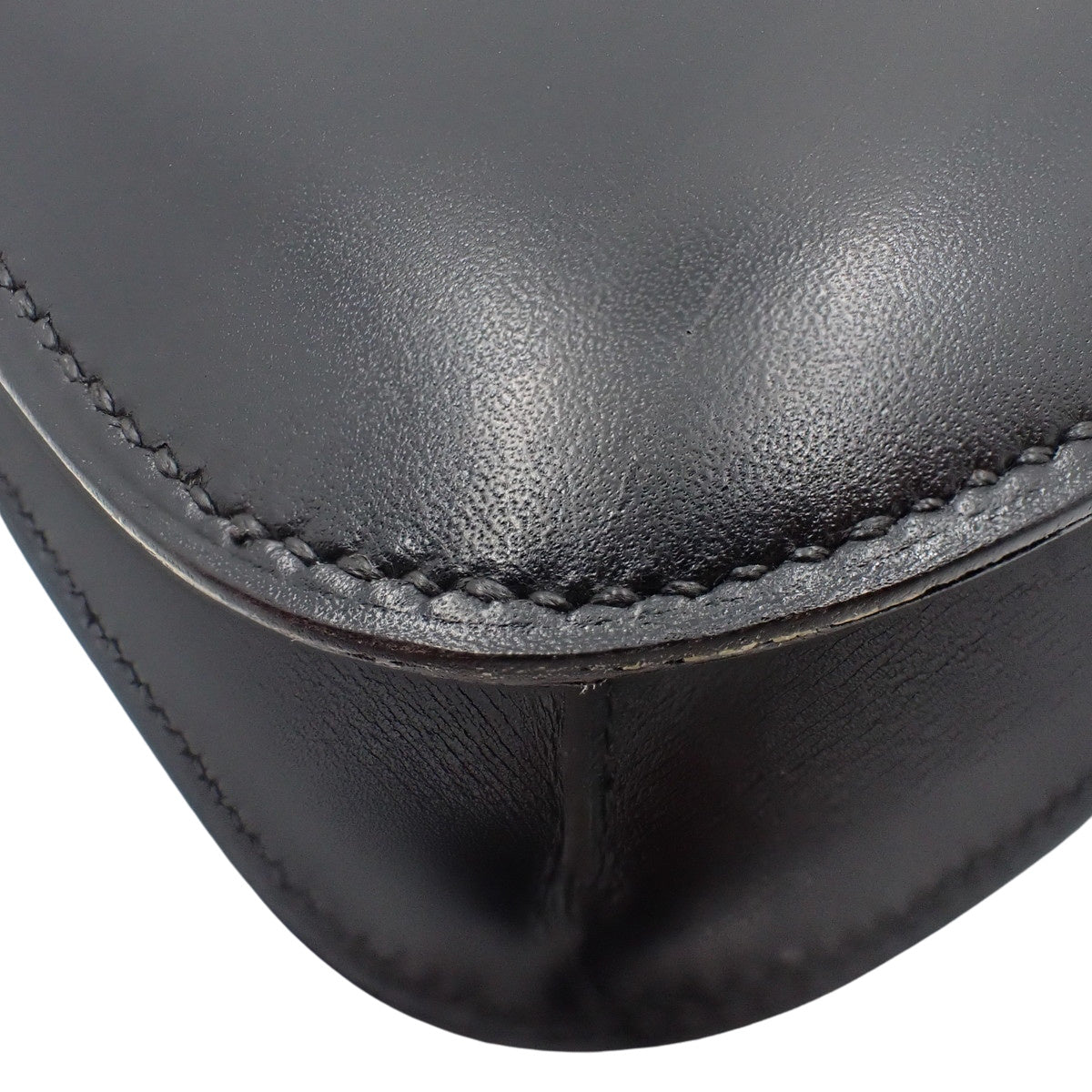 康斯坦斯24，盒式小牛皮，黑色，金色五金件，〇Z刻印。