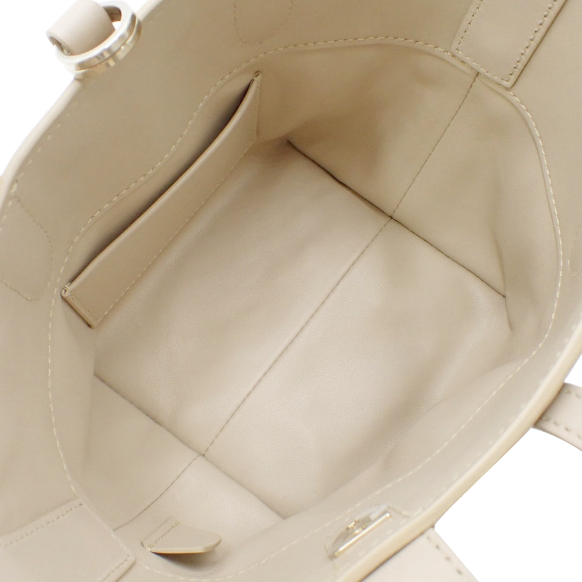 マクロカナージュ トゥジュール バーティカル ナノ バッグ カーフスキン ベージュ S6100OSNW_M51U