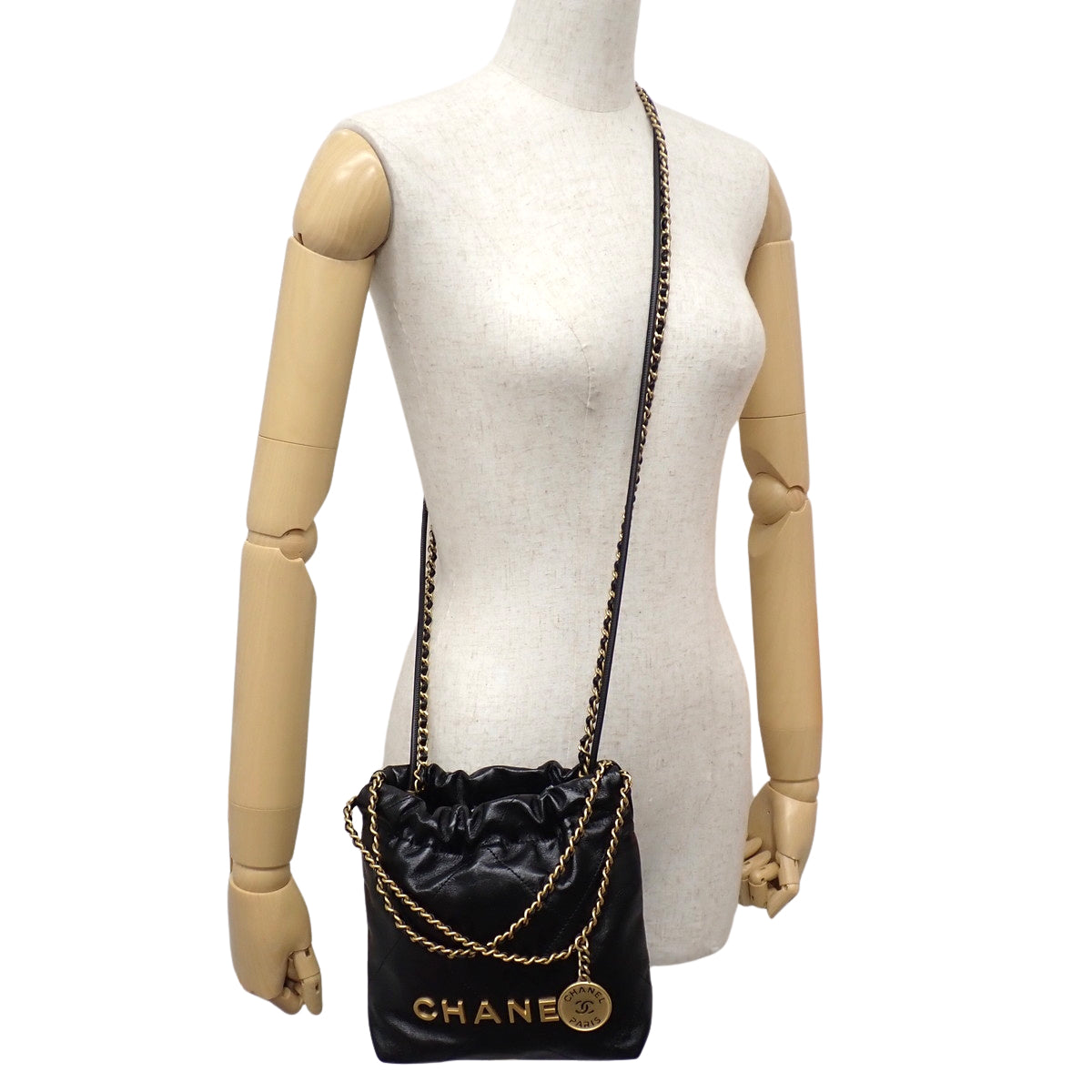 マトラッセ シャネル 22 ミニハンドバッグ シャイニーカーフスキン ブラック AS3980