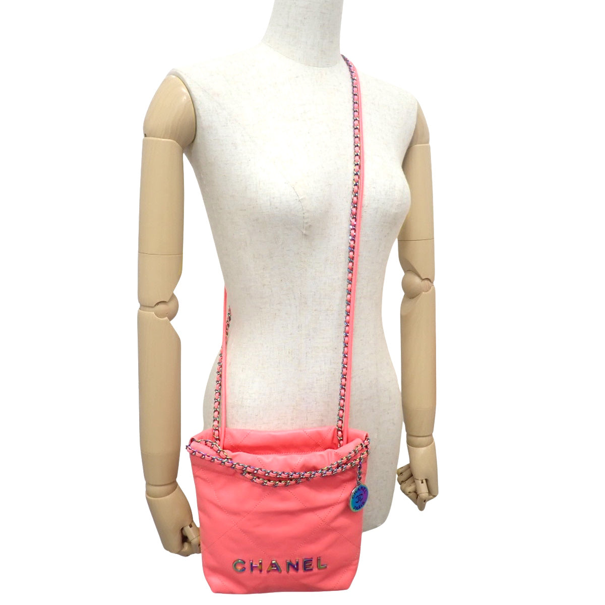 香奈儿 Matelassé 22 迷你手提包，亮面小牛皮，珊瑚粉色 AS3980