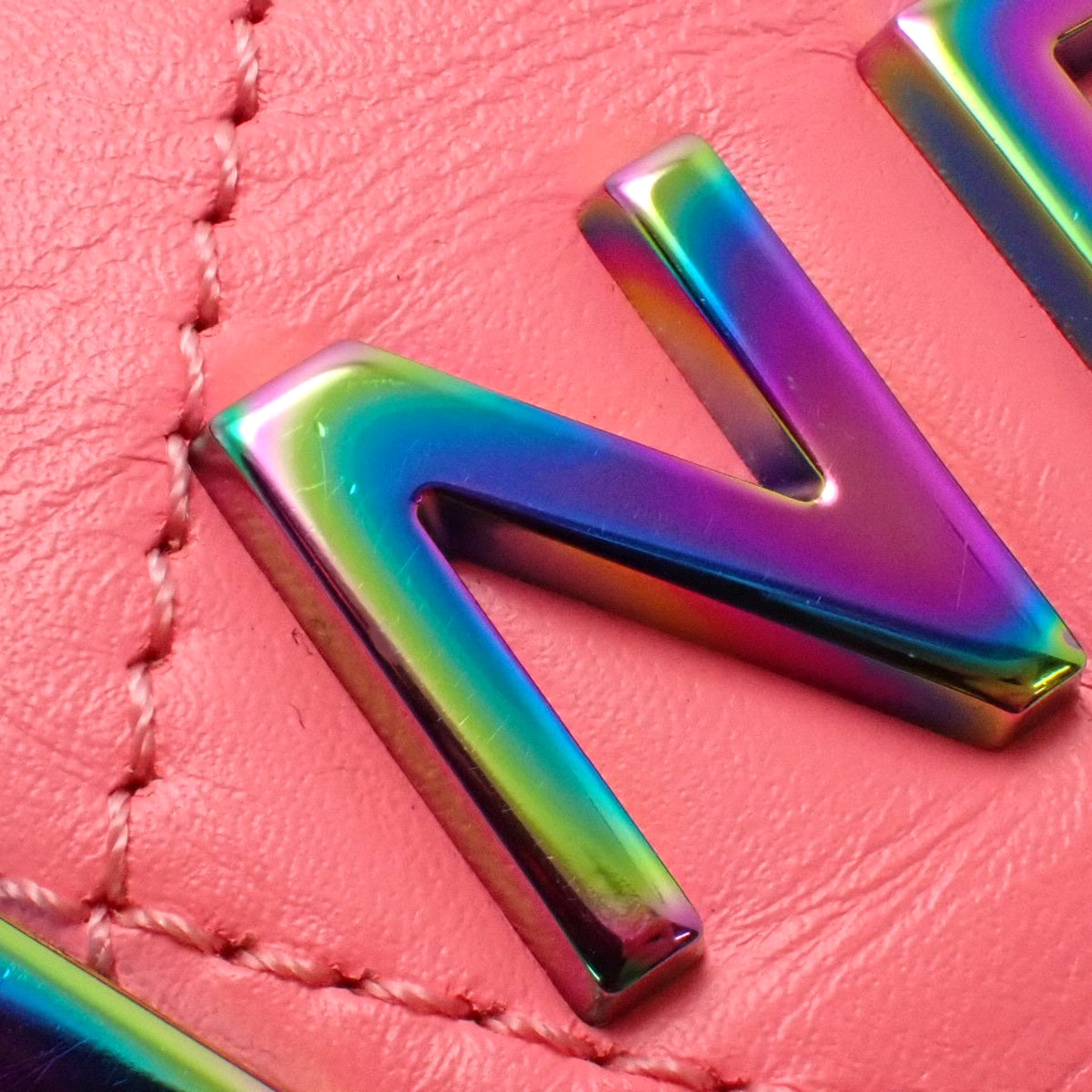 香奈儿 Matelassé 22 迷你手提包，亮面小牛皮，珊瑚粉色 AS3980