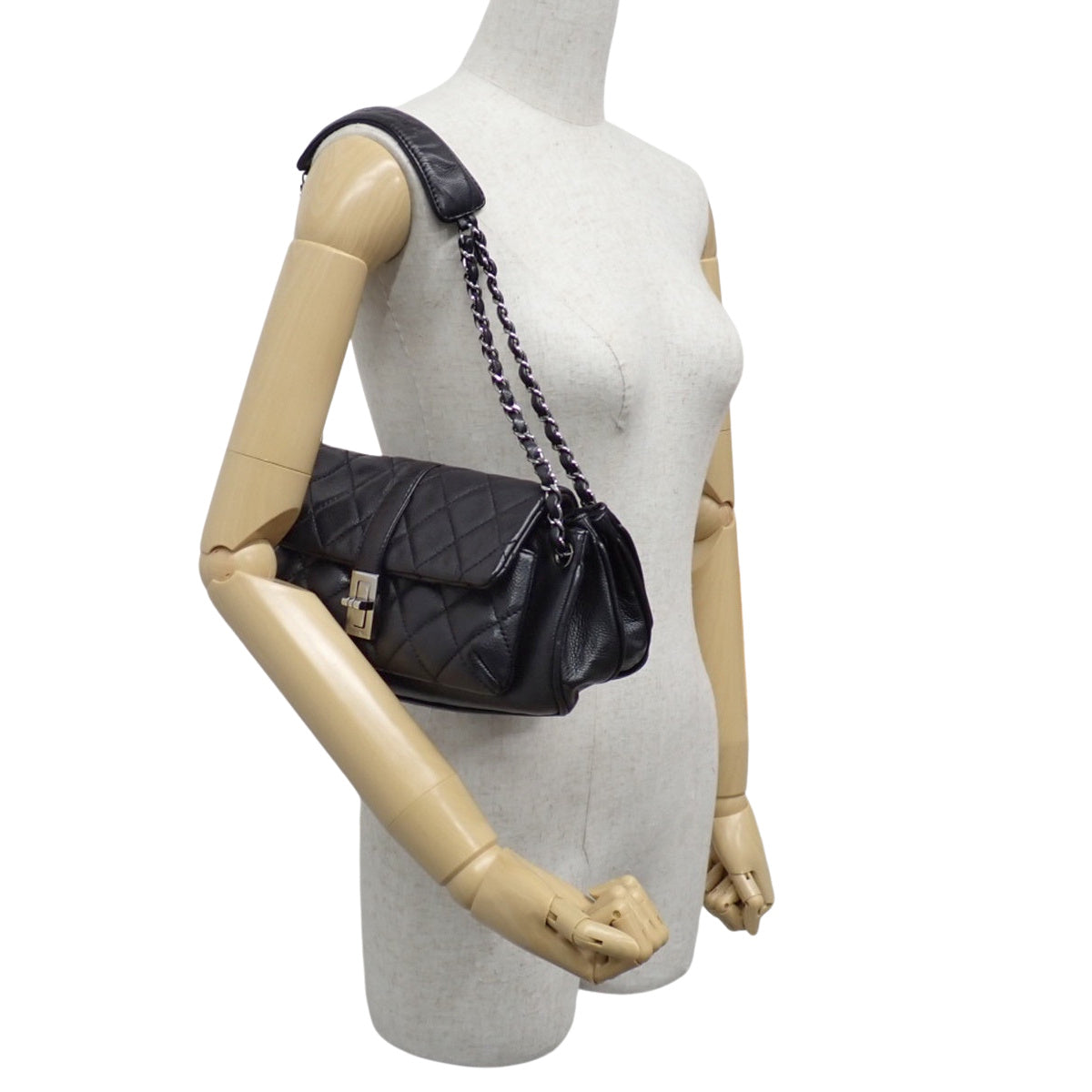 2.55/マトラッセ チェーンショルダーバッグ キャビアスキン ブラック A29901