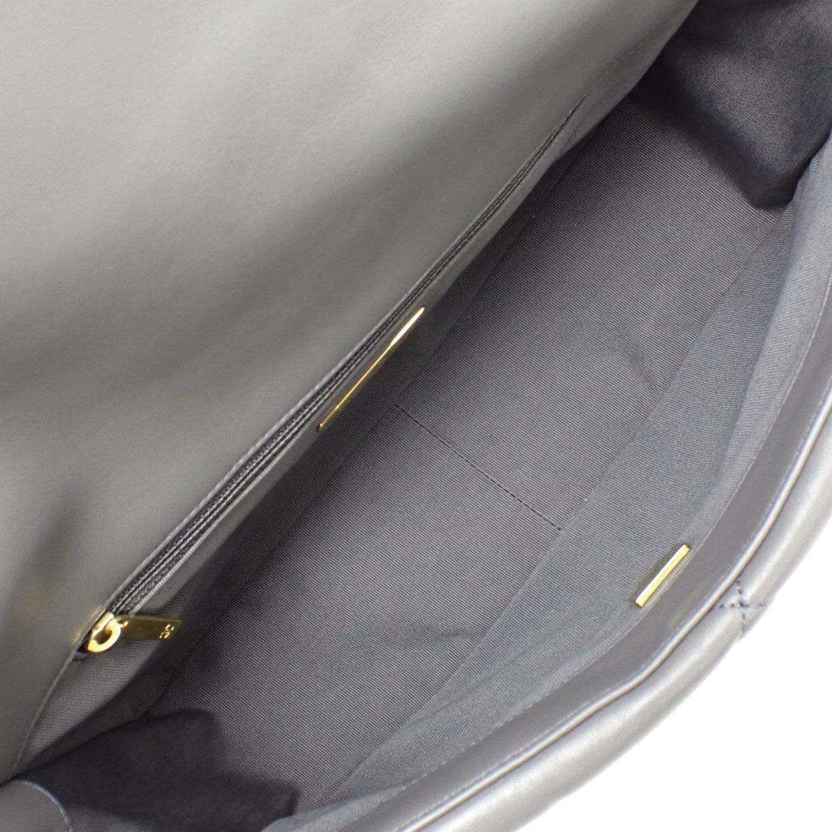 Chanel 19 Matelasse Disneuf 小羊皮灰色 AS1161