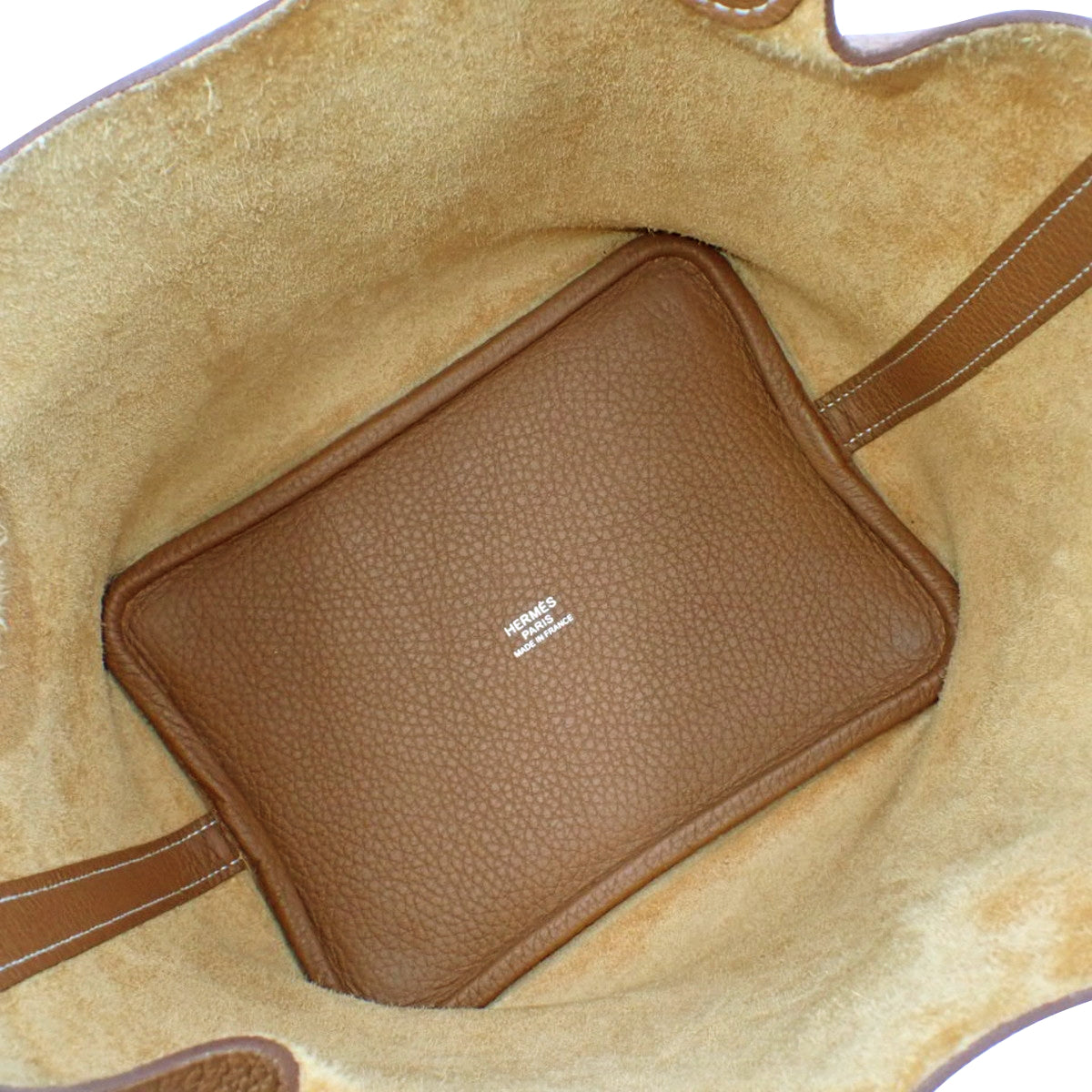 Picotin Lock PM，Taurillon Clemence 皮革，钯金配件，金色、银色配件，B 印记