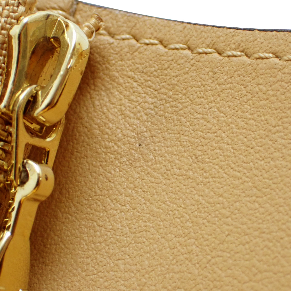 LVヴェルティカル ウォレット コンパクト トリヨンレザー ノワール M81561