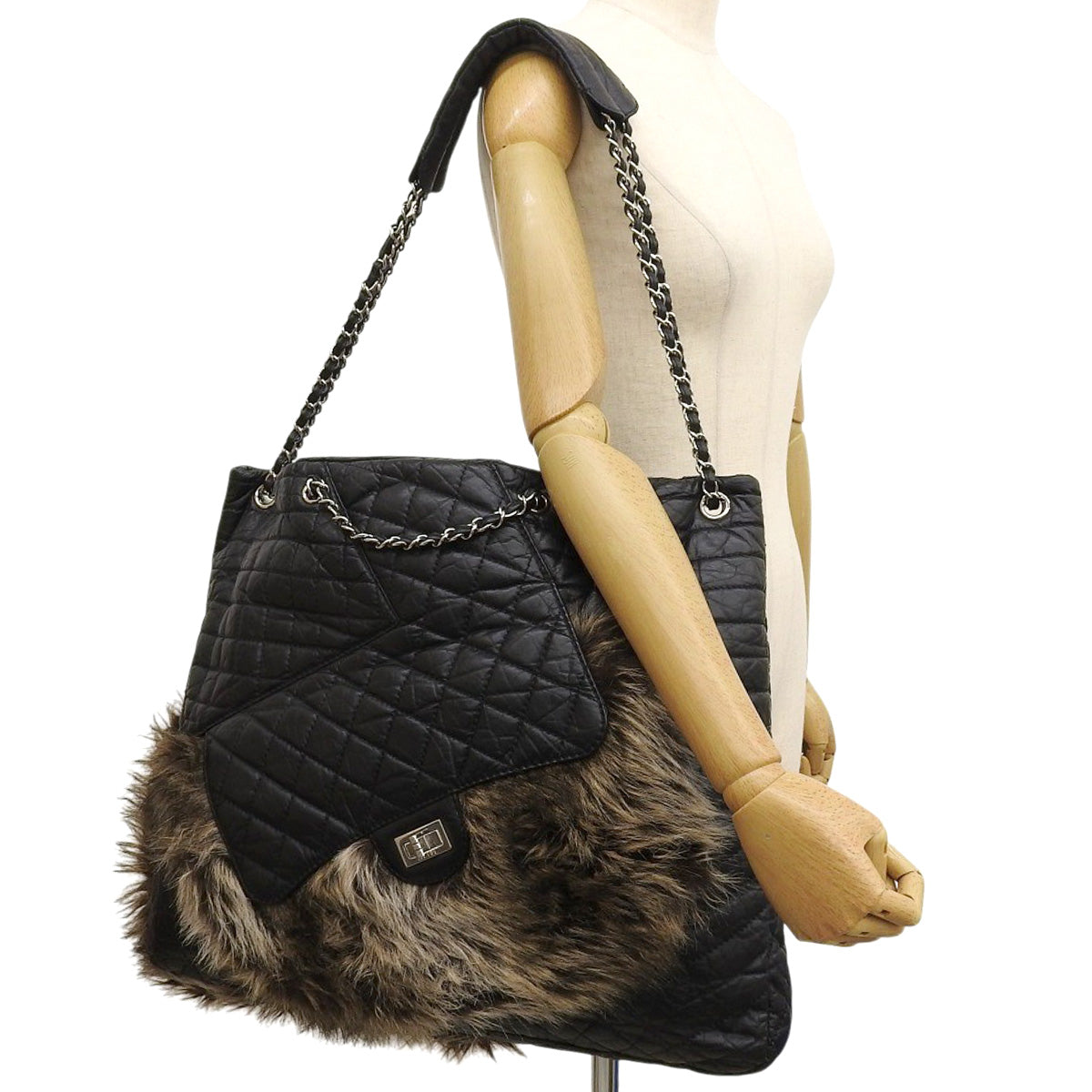 Matelasse/2.55 Chain One-Shoulder Bag Black