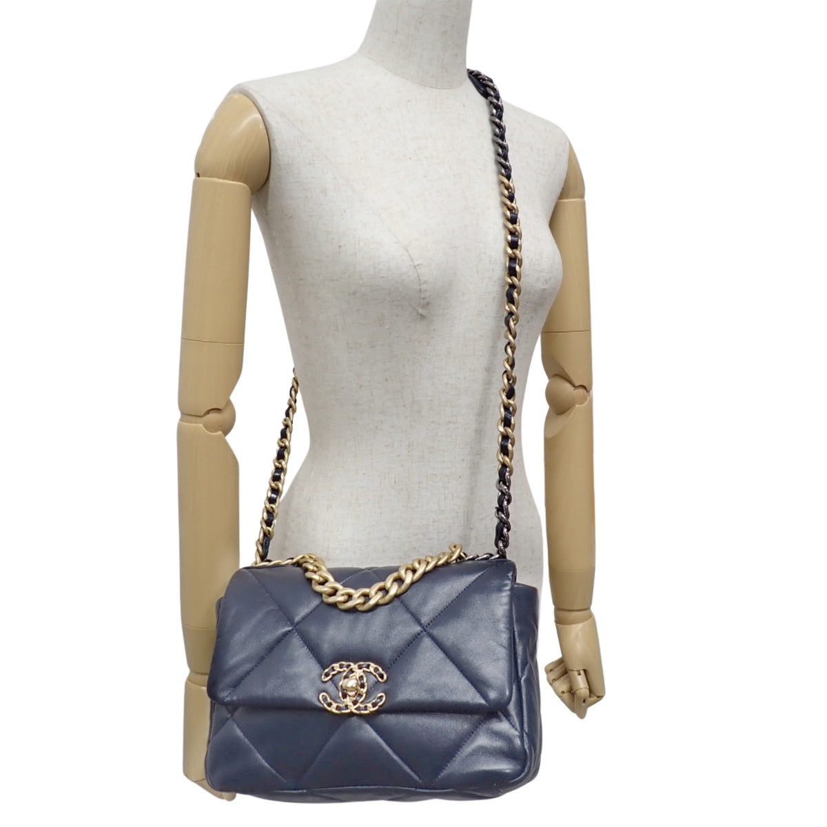 香奈儿 19 Matelasse 海军蓝羊皮手提包 AS1160