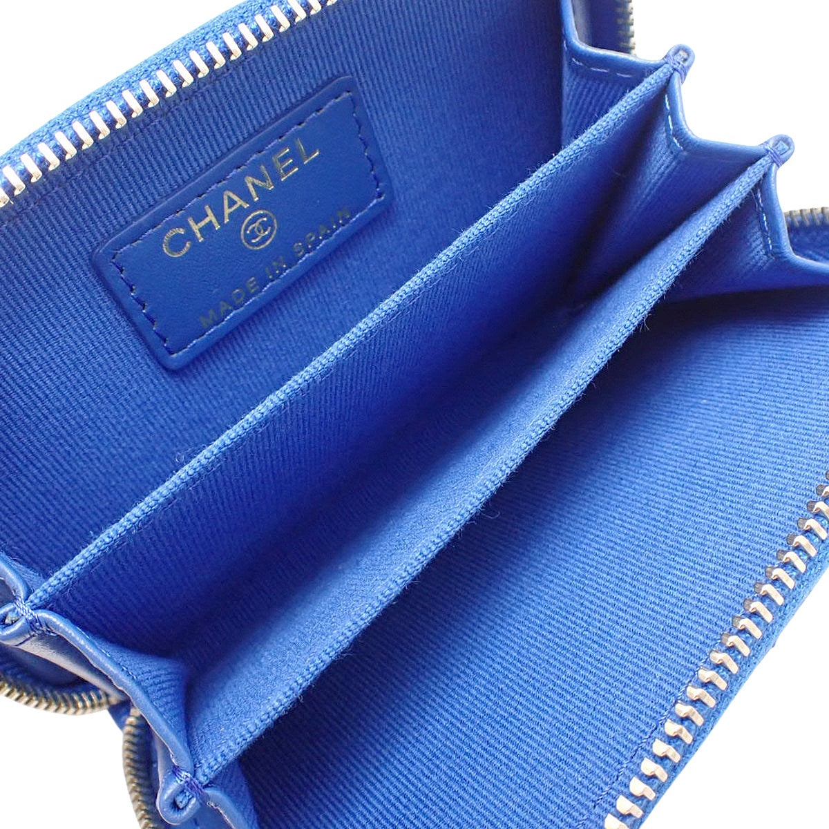 蓝色鱼子酱皮革绗缝拉链零钱包