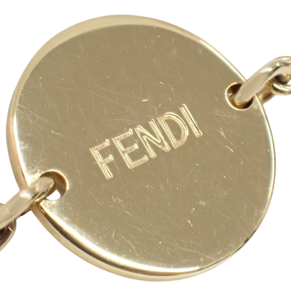 F 是 Fendi 手镯金属（GP）水晶