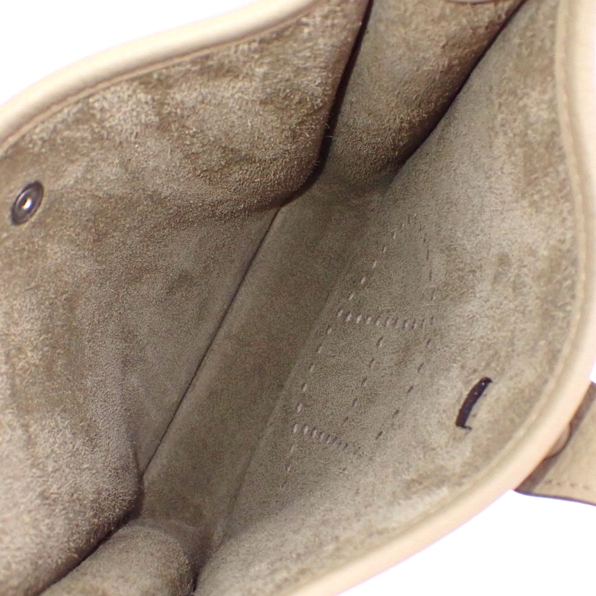 Evelyn Amazon TPM Taurillon Clemence 皮革，钯金配件，米色 Marfa 和银色配件，双重压印。