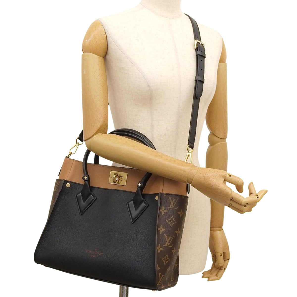 On My Side MM Grained Calf Leather Monogram Noir M53823