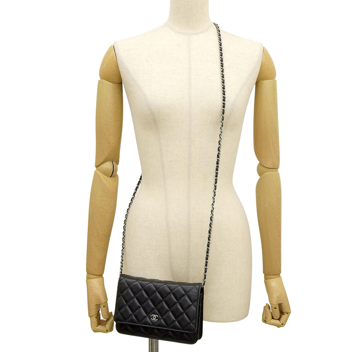 Matelasse Chain Wallet in Caviar Leather, Black, AP0250