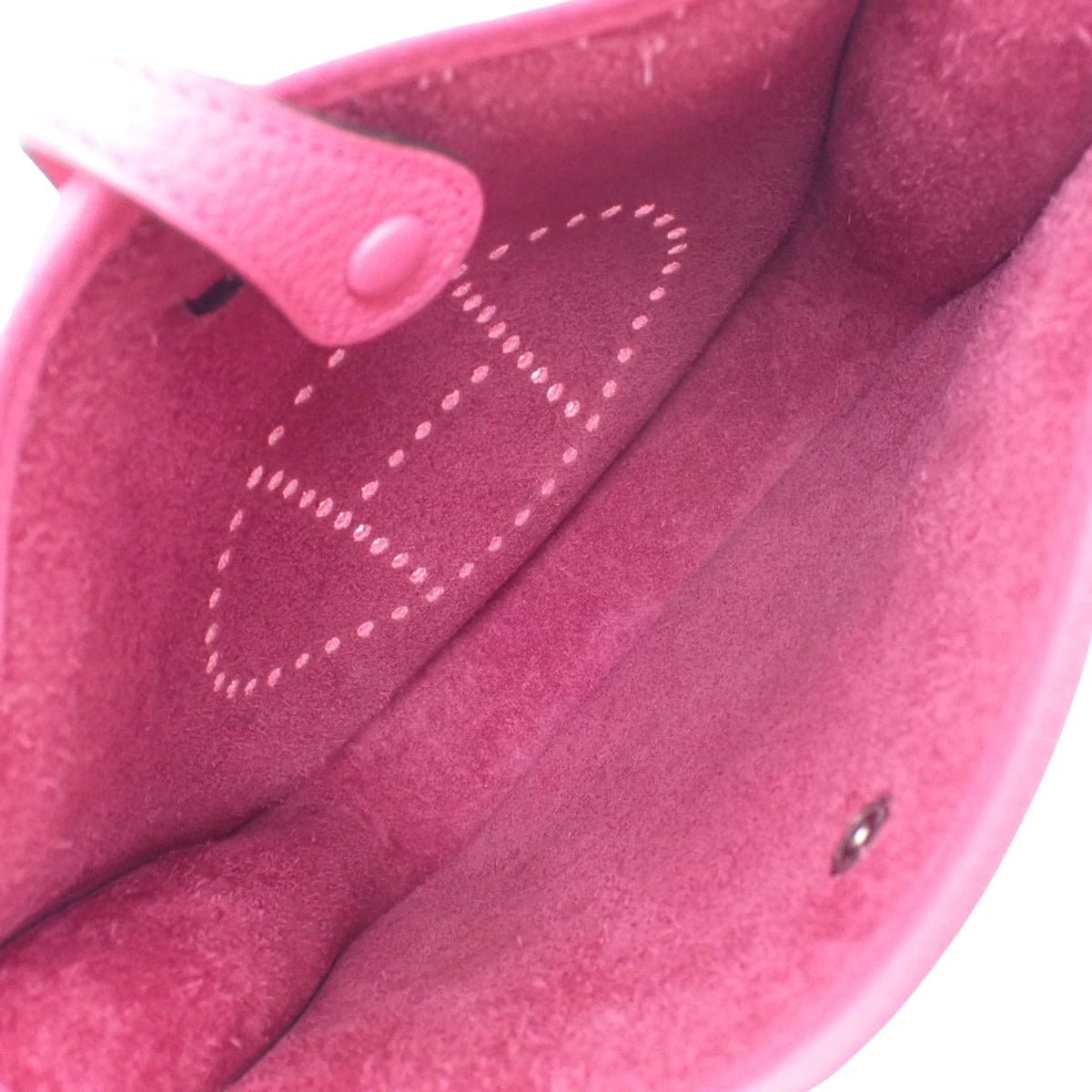 Evelyn Amazon TPM Taurillon Clemence Raspberry 配银色硬件和 Z 印章